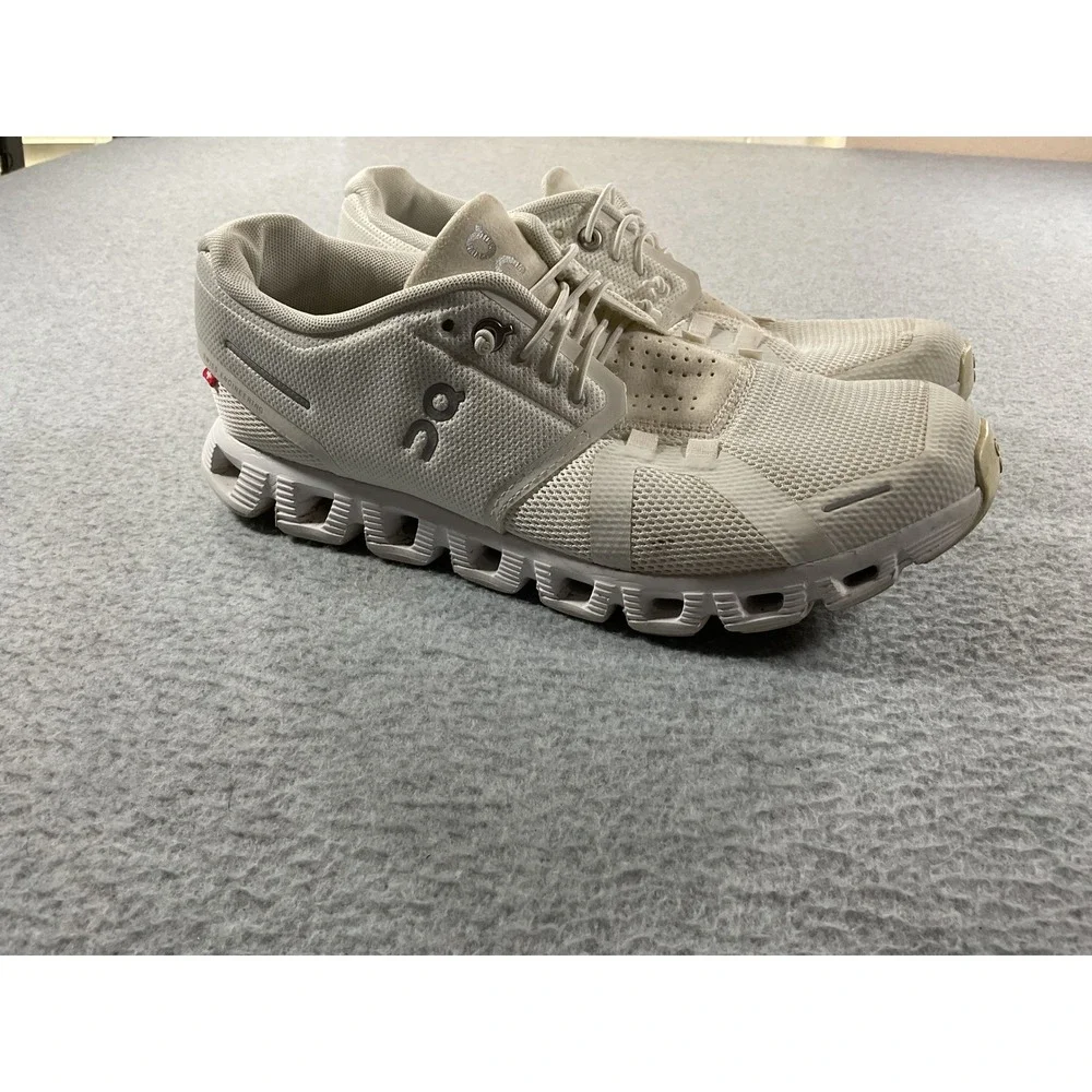 On Cloud 5 Womens Running Shoes White Size 8.5 59.98373 Low Top Sneakers